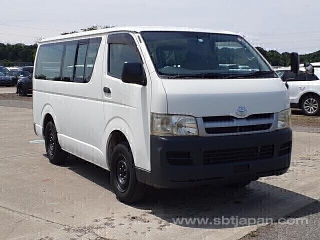 TOYOTA HIACE